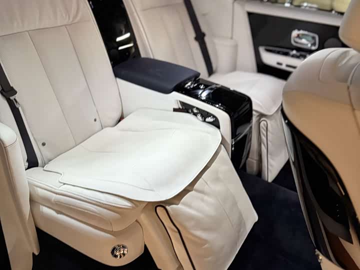 Photo 3 - Rolls-Royce Phantom