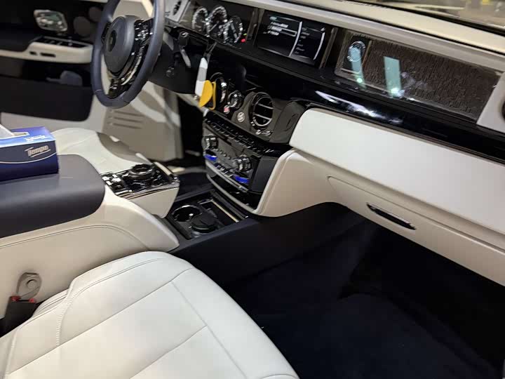 Photo 4 - Rolls-Royce Phantom