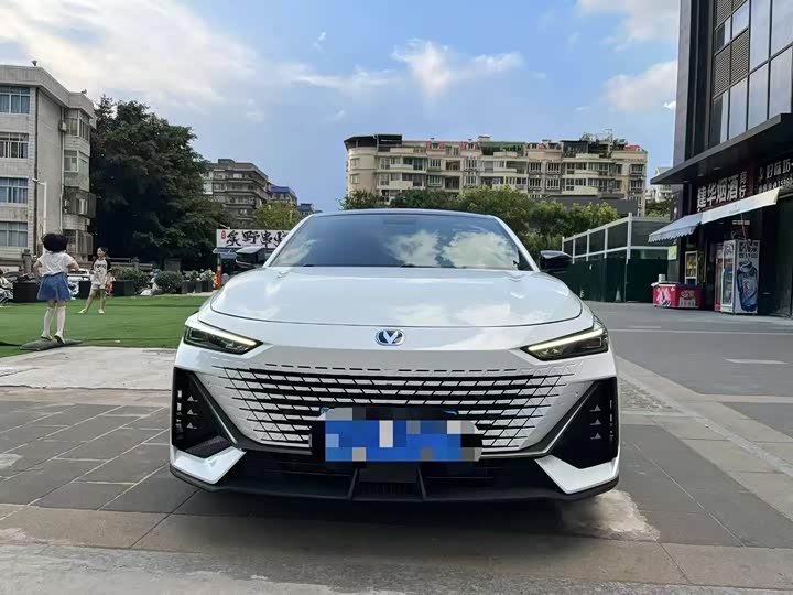 Фото 2 - Changan UNI-V