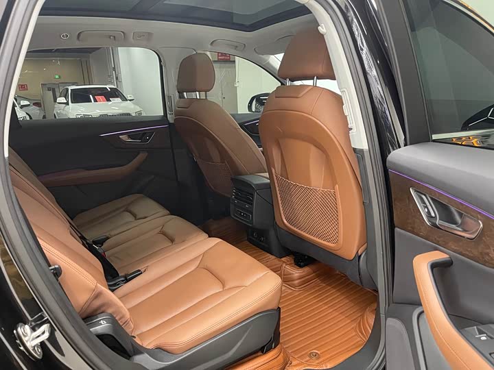 Фото 11 - Audi Q7