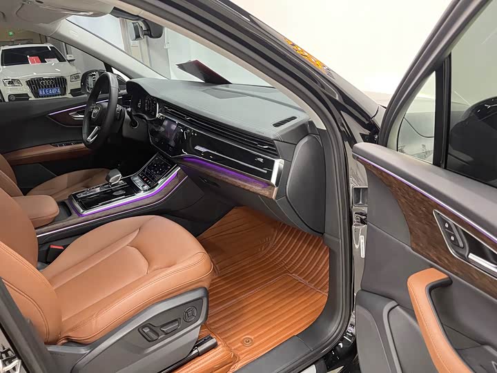 Фото 12 - Audi Q7