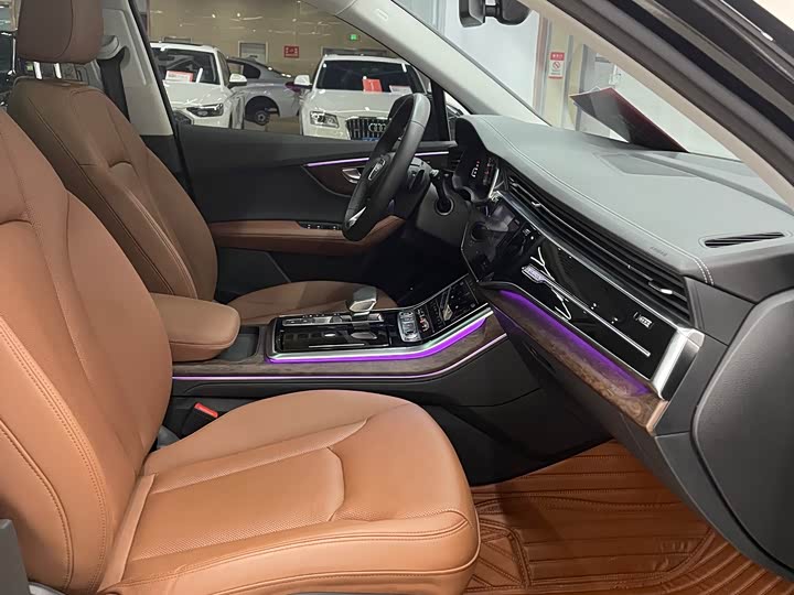 Фото 13 - Audi Q7