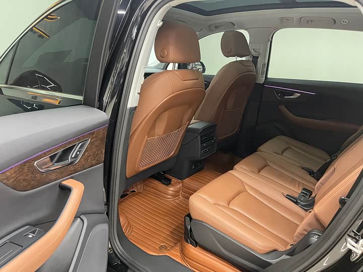 Фото 14 - Audi Q7