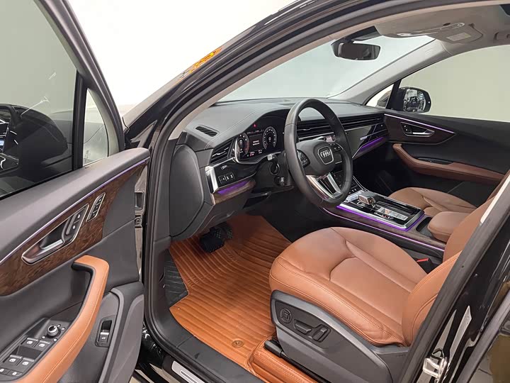 Фото 17 - Audi Q7