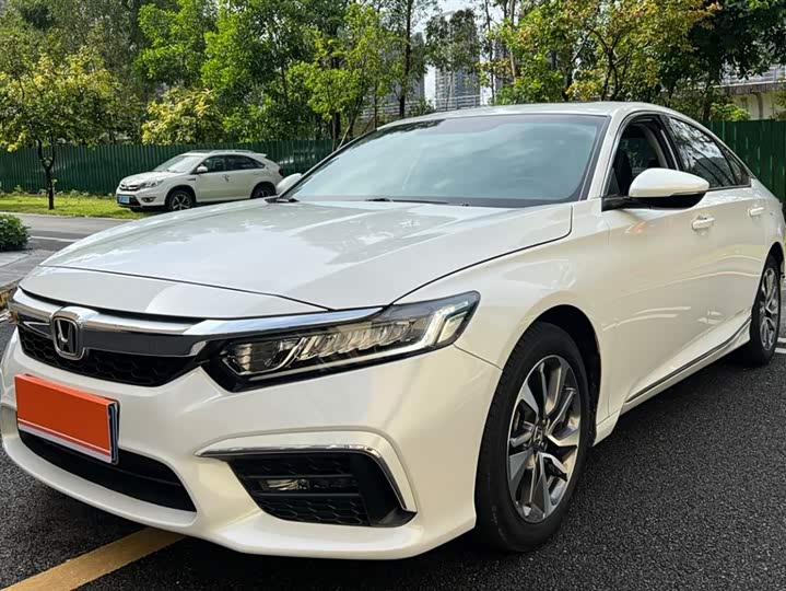 Фото 2 - Honda Inspire