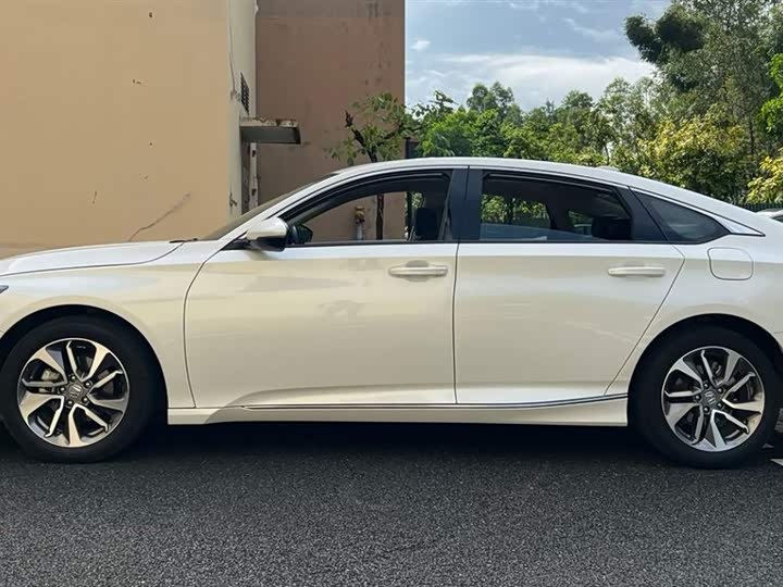 Фото 5 - Honda Inspire