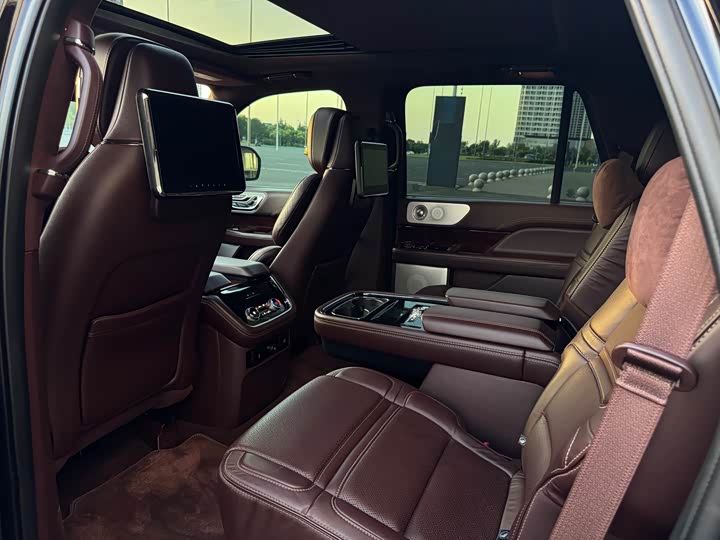 Фото 5 - Lincoln Navigator