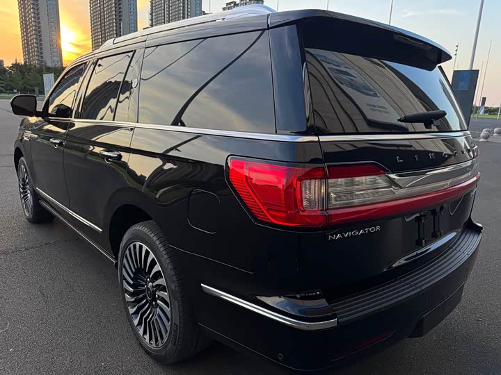 Фото 8 - Lincoln Navigator