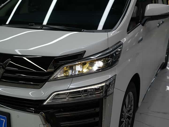 Фото 10 - Toyota Vellfire