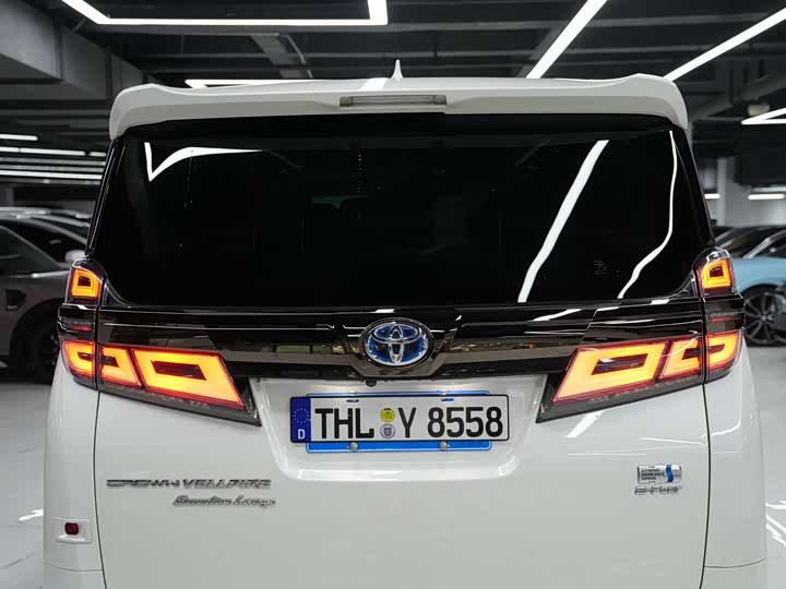 Фото 11 - Toyota Vellfire