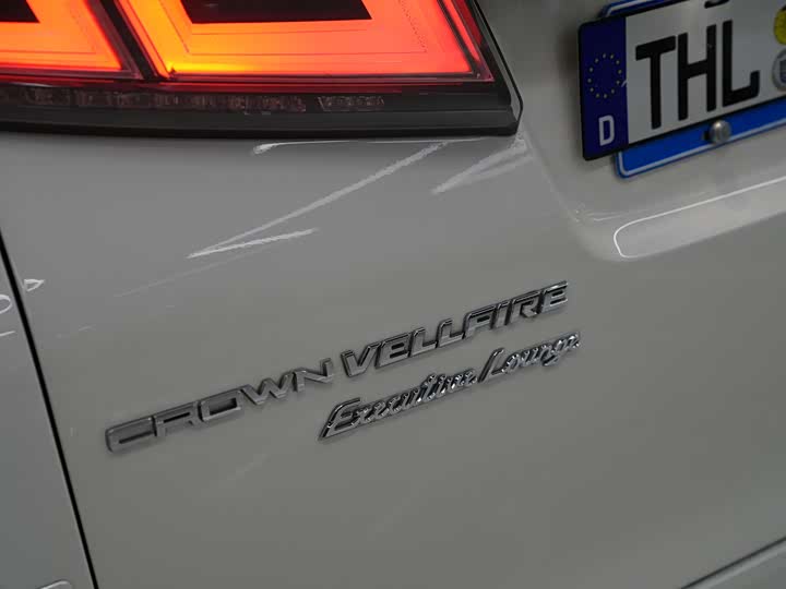 Фото 13 - Toyota Vellfire