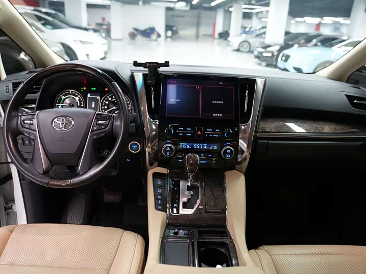 Фото 18 - Toyota Vellfire