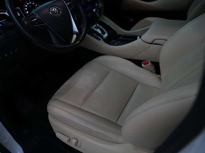 Фото 19 - Toyota Vellfire