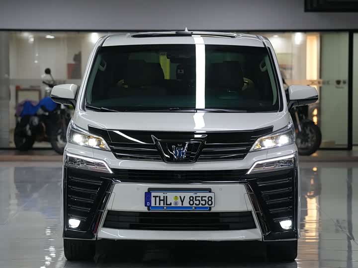 Фото 2 - Toyota Vellfire