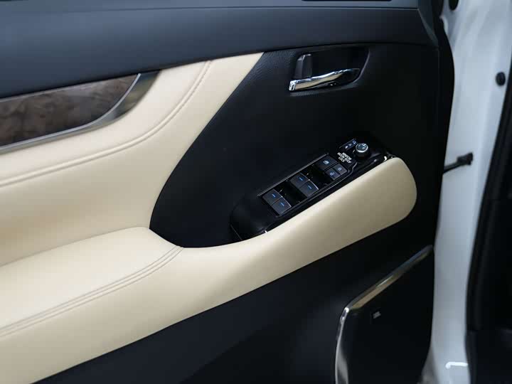 Фото 21 - Toyota Vellfire