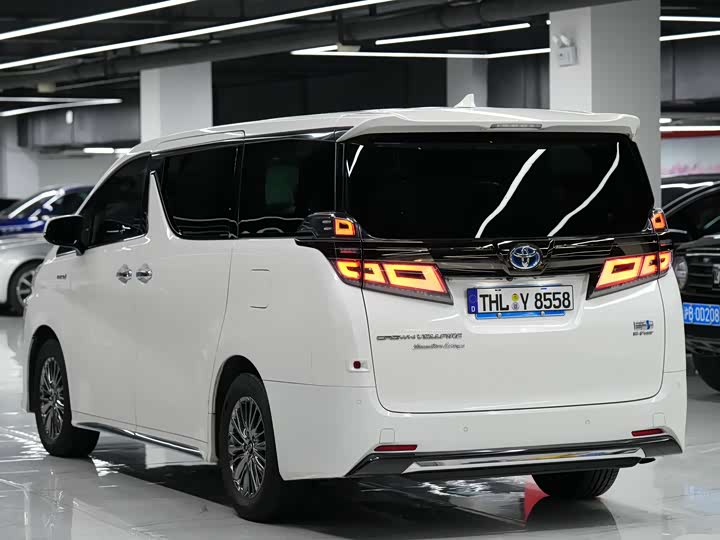 Фото 3 - Toyota Vellfire