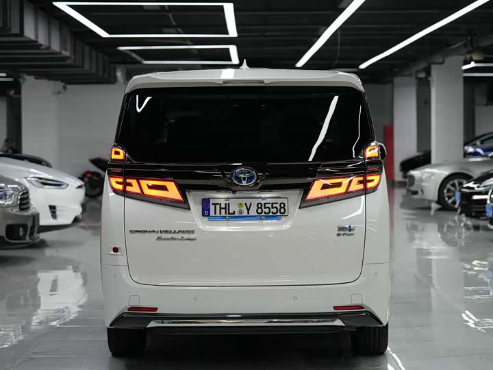 Фото 4 - Toyota Vellfire