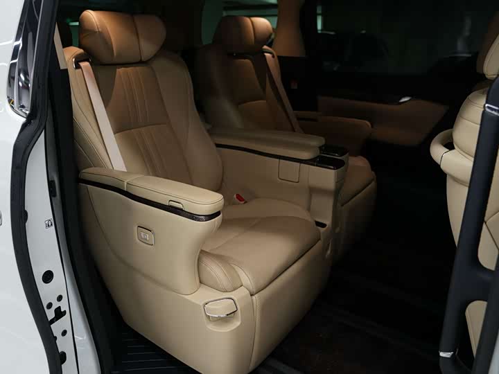 Фото 5 - Toyota Vellfire