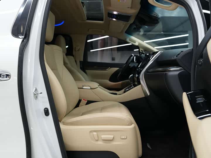 Фото 7 - Toyota Vellfire