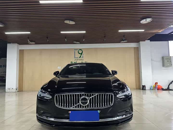 Фото 2 - Volvo S90