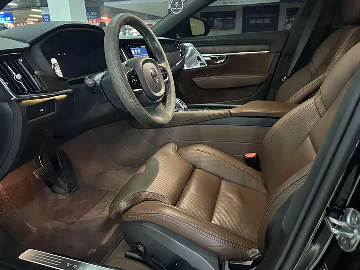 Фото 7 - Volvo S90