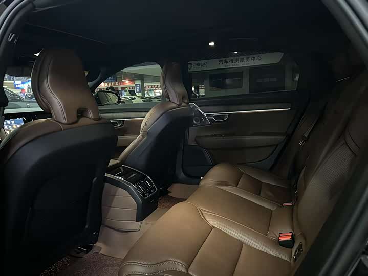 Фото 8 - Volvo S90