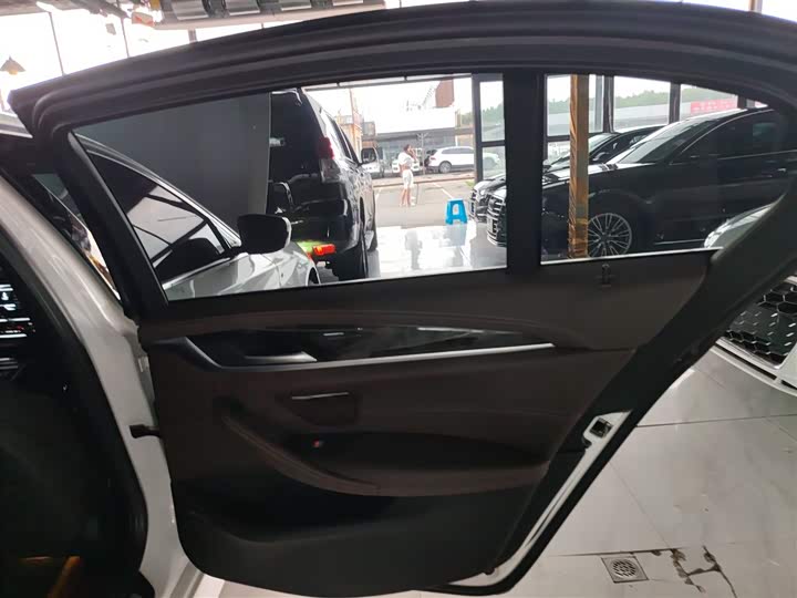 Фото 27 - BMW 5 Series