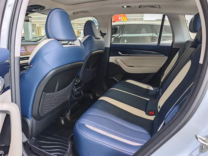 Фото 13 - Geely Monjaro