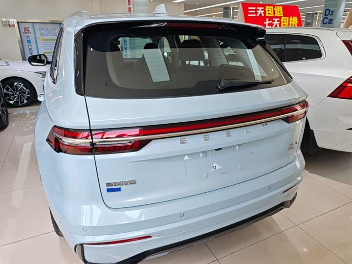 Фото 3 - Geely Monjaro