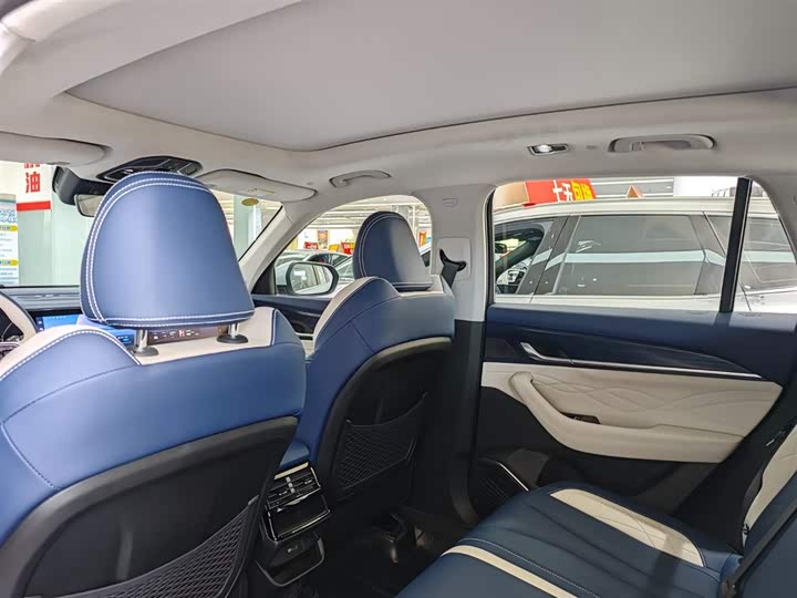 Фото 8 - Geely Monjaro