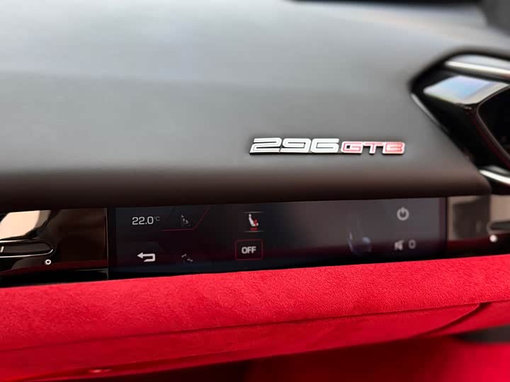 Фото 24 - Ferrari 296