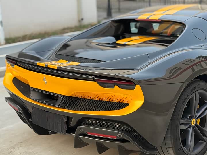 Фото 9 - Ferrari 296