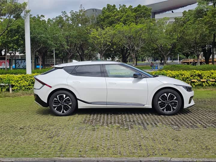 Фото 3 - Kia EV6