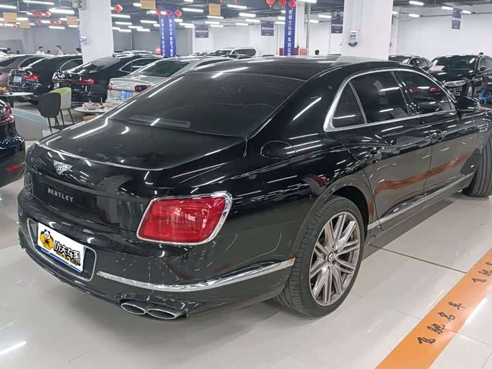 Фото 2 - Bentley Flying Spur