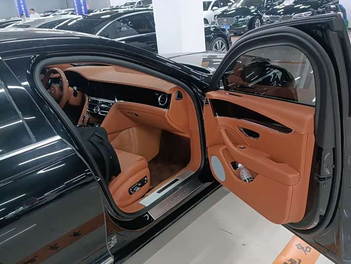 Фото 4 - Bentley Flying Spur