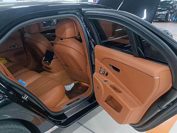 Фото 5 - Bentley Flying Spur