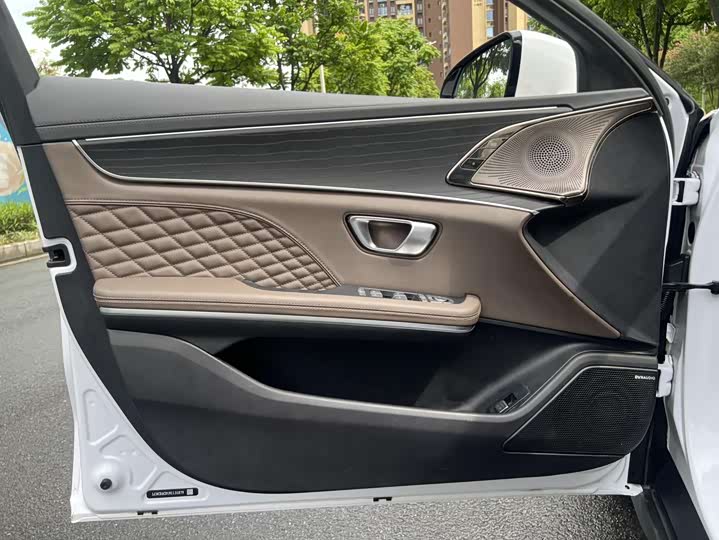 Фото 19 - BYD Han