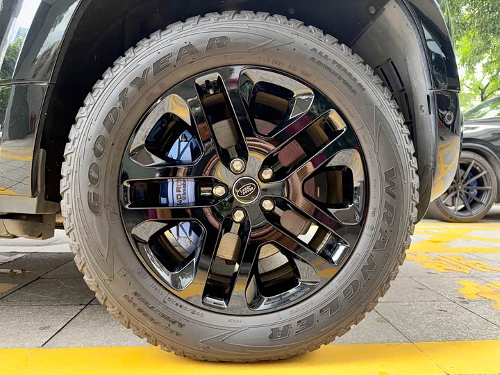 Фото 17 - Land Rover Defender