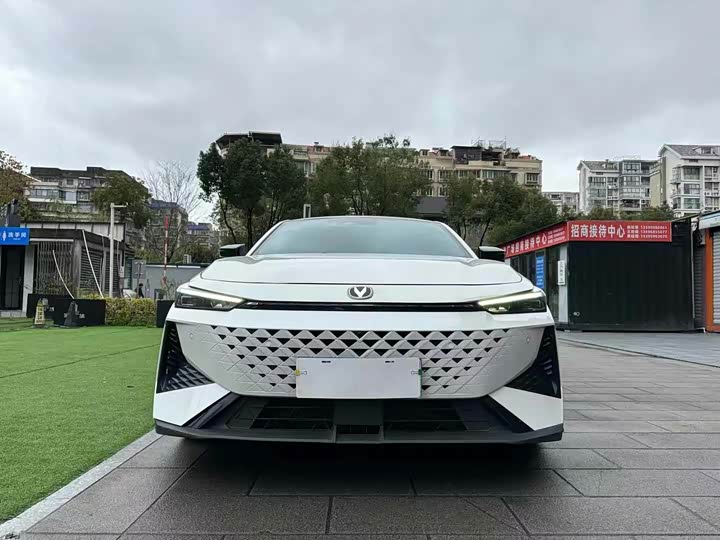 Фото 2 - Changan UNI-V