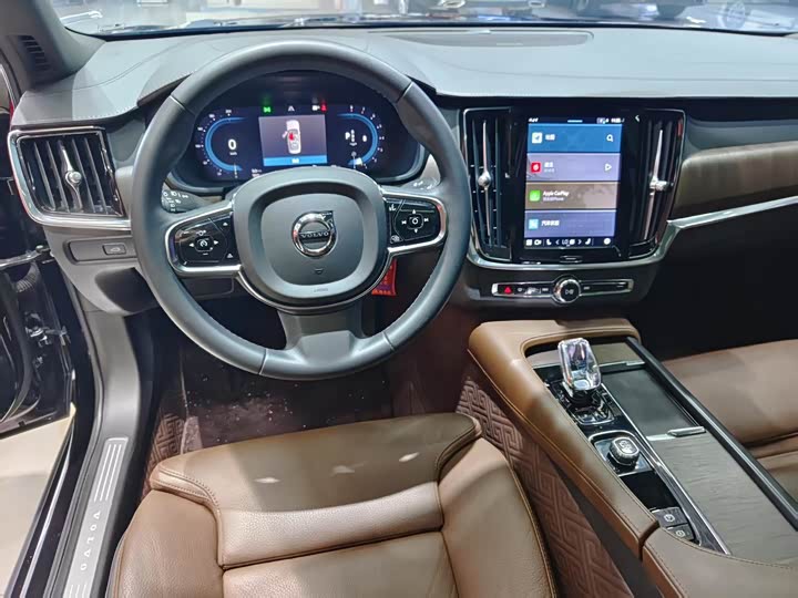 Фото 11 - Volvo S90