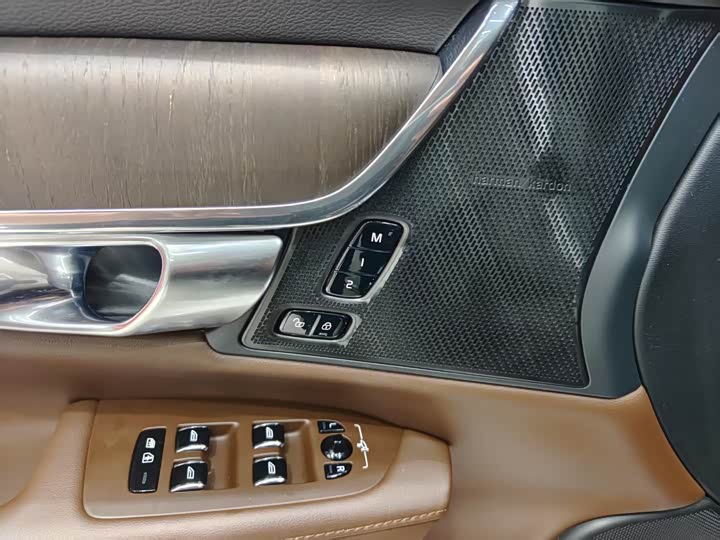 Фото 13 - Volvo S90