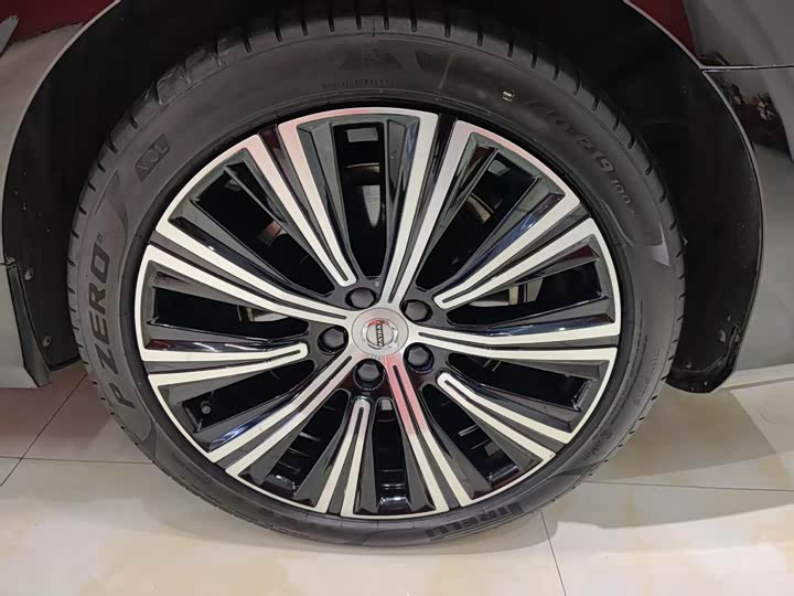 Фото 16 - Volvo S90