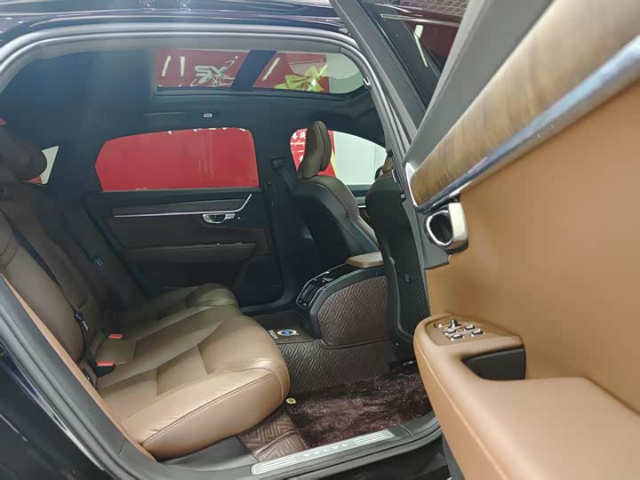 Фото 17 - Volvo S90