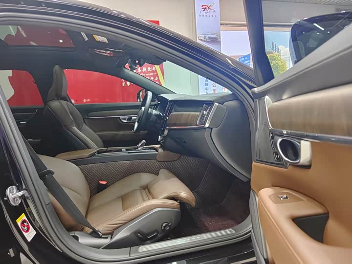 Фото 18 - Volvo S90