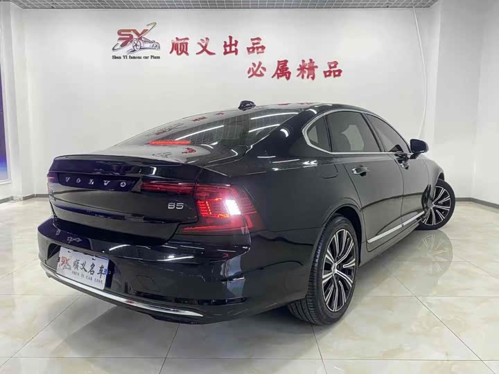 Фото 2 - Volvo S90