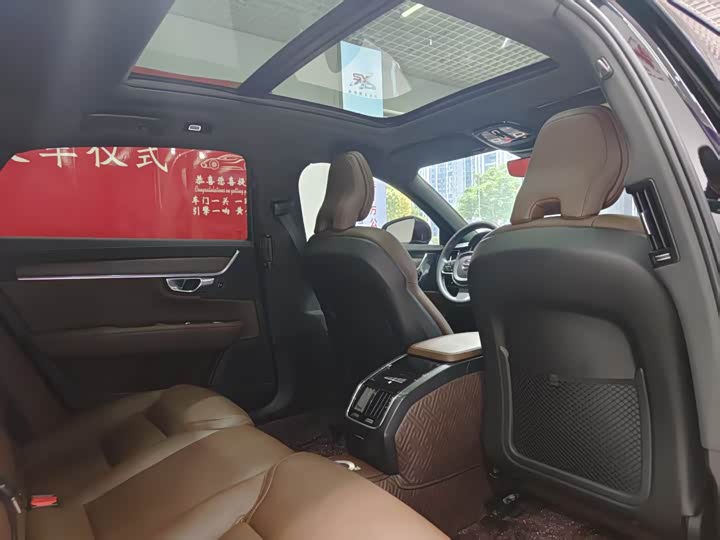 Фото 22 - Volvo S90