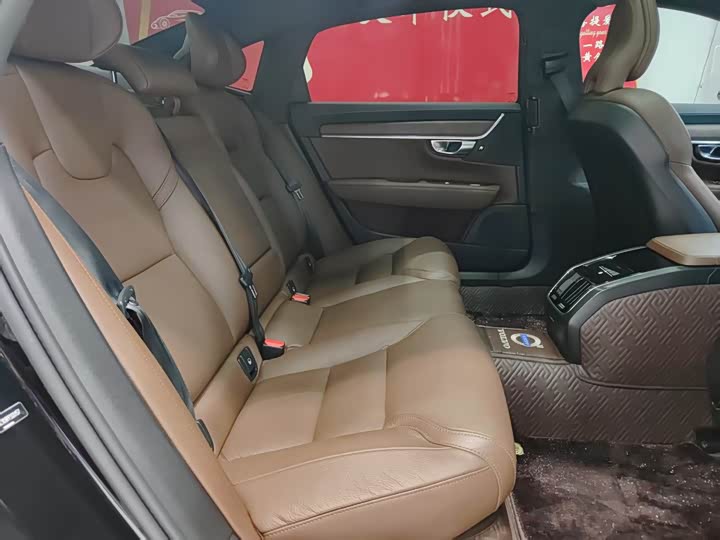 Фото 23 - Volvo S90