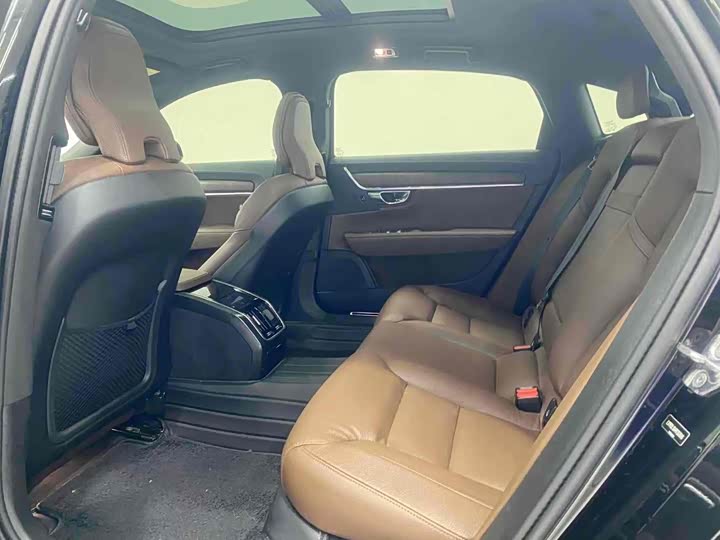 Фото 7 - Volvo S90