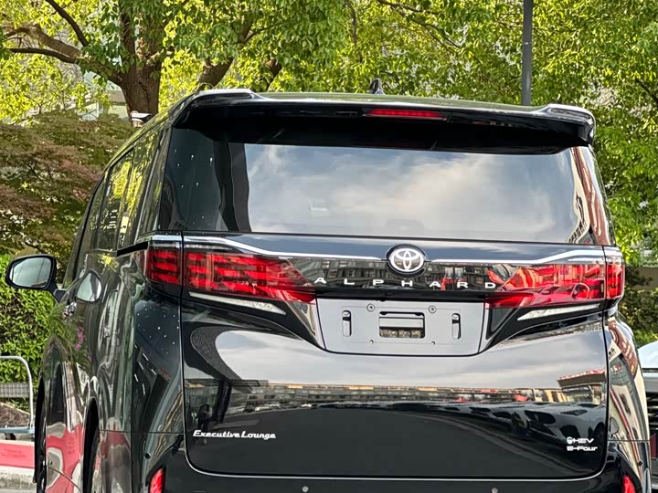 Фото 3 - Toyota Alphard