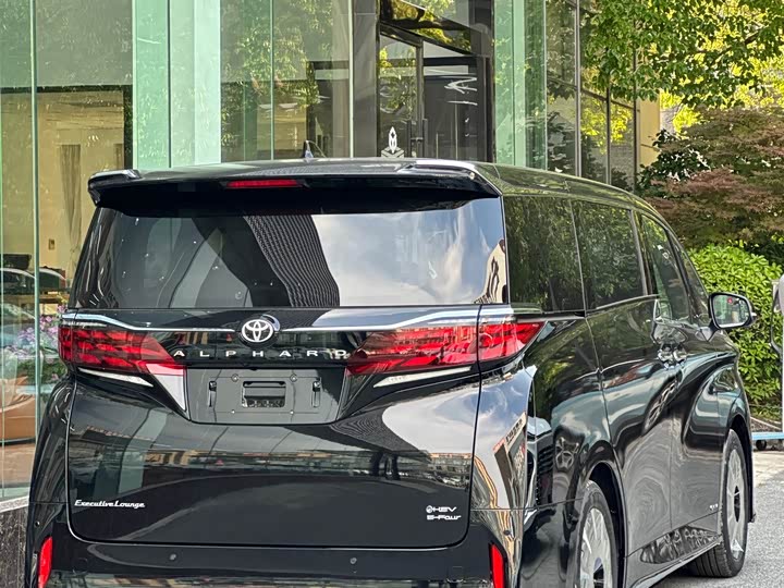 Фото 4 - Toyota Alphard